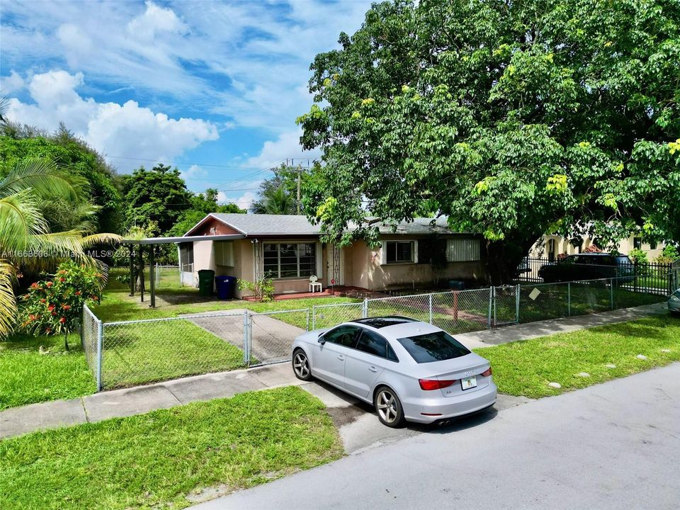 For Sale: $420,000 (3 beds, 1 baths, 1170 Square Feet)