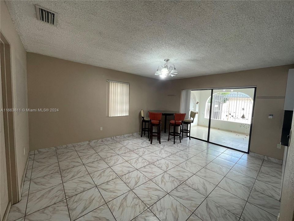 For Rent: $2,699 (2 beds, 1 baths, 1500 Square Feet)