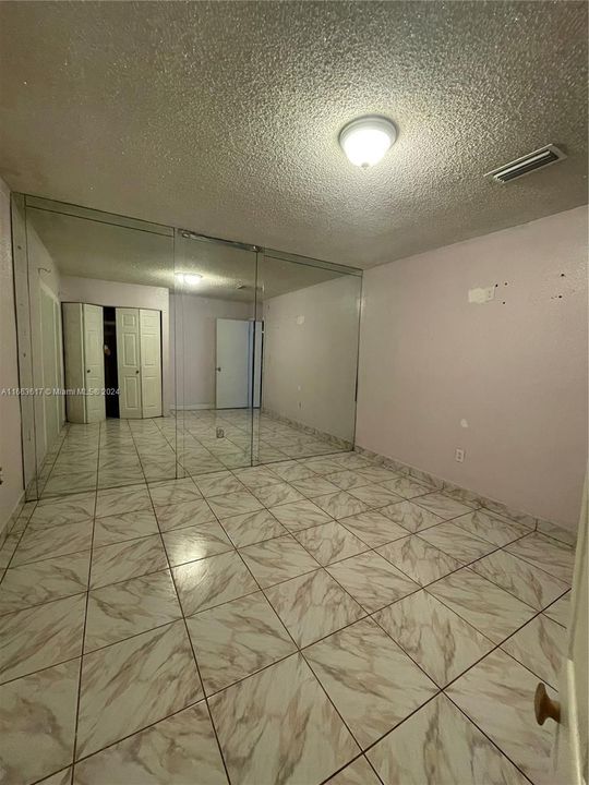 En Renta: $3,499 (3 camas, 2 baños, 2500 Pies cuadrados)