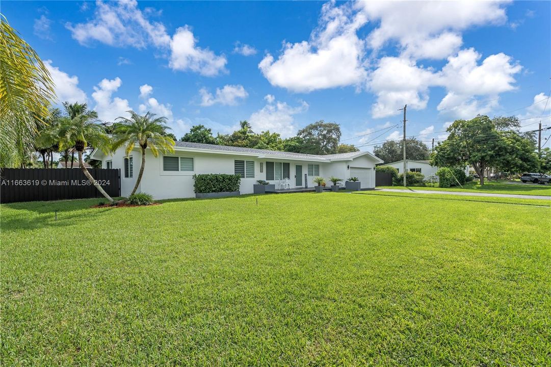 For Sale: $1,270,000 (4 beds, 3 baths, 1907 Square Feet)