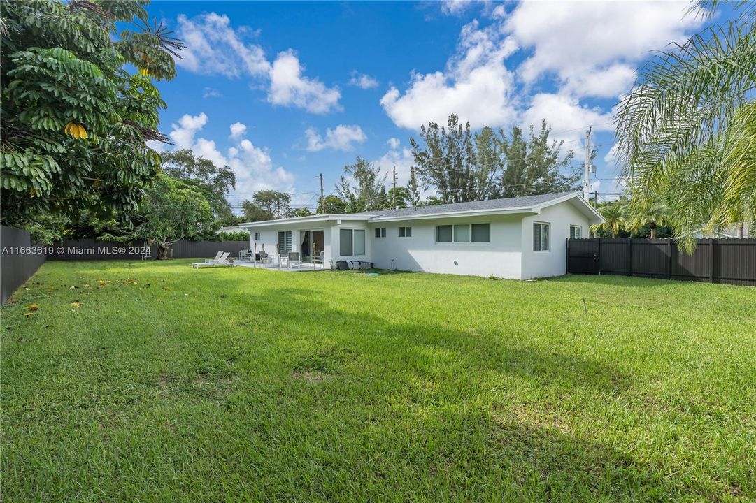 For Sale: $1,270,000 (4 beds, 3 baths, 1907 Square Feet)