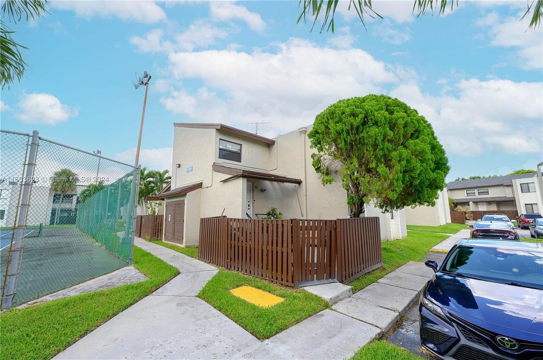 For Sale: $420,000 (3 beds, 2 baths, 1275 Square Feet)