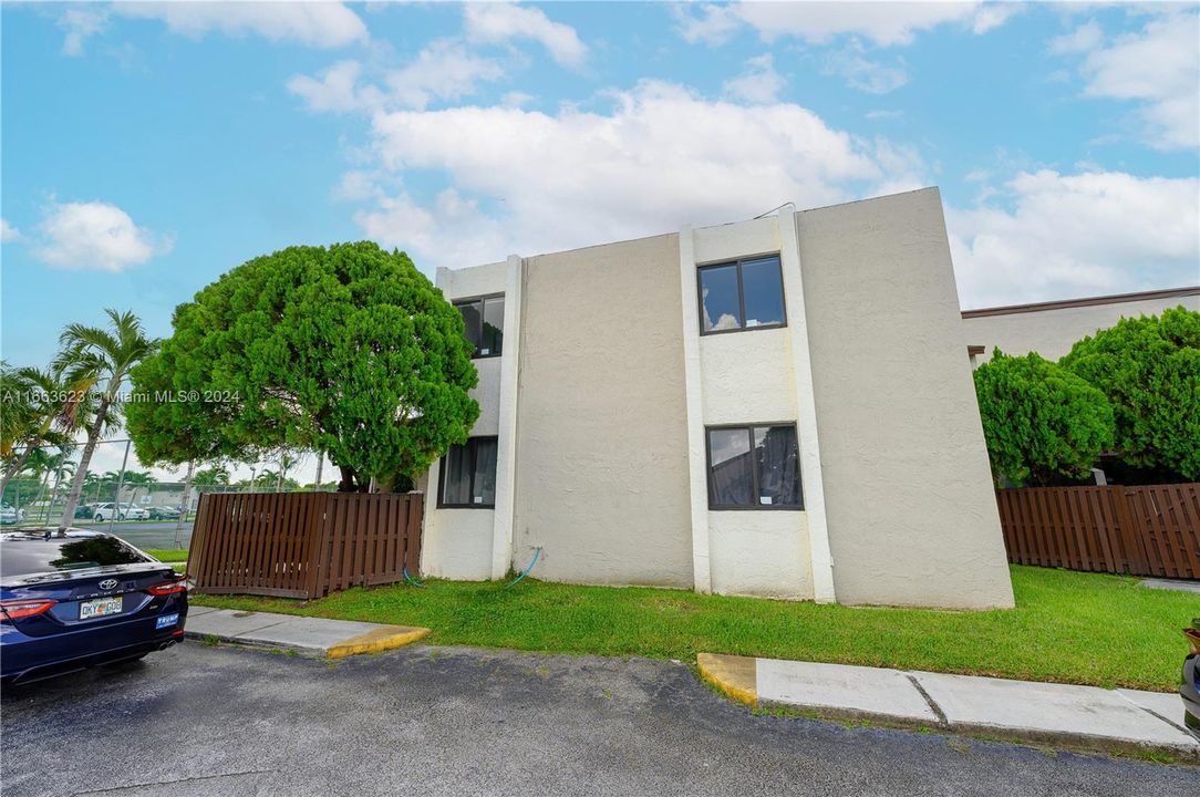 For Sale: $420,000 (3 beds, 2 baths, 1275 Square Feet)