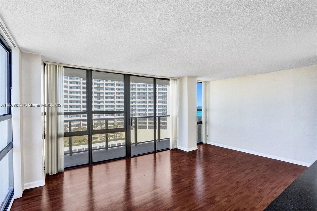 For Rent: $3,300 (2 beds, 2 baths, 1096 Square Feet)