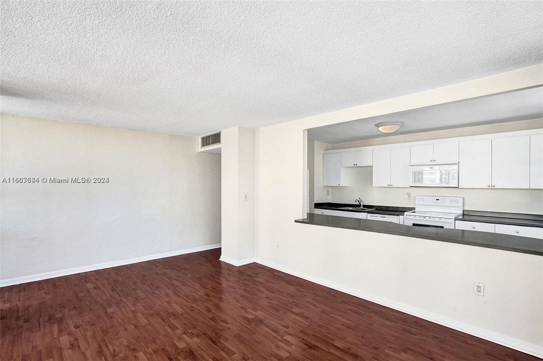 For Rent: $3,300 (2 beds, 2 baths, 1096 Square Feet)