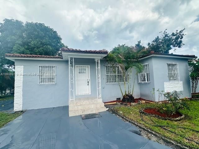 En Venta: $595,000 (4 camas, 3 baños, 1560 Pies cuadrados)