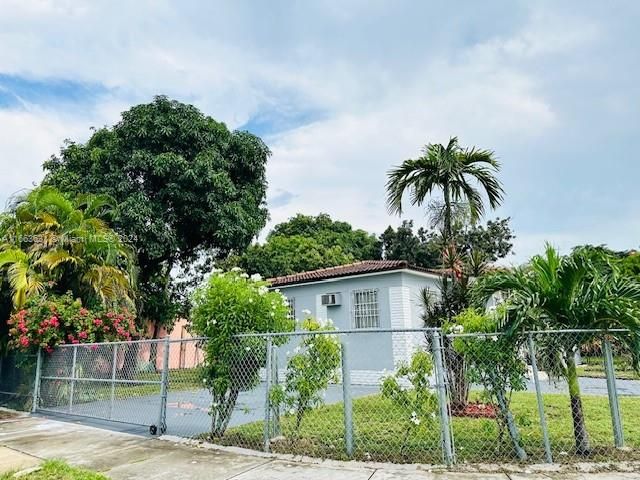 En Venta: $595,000 (4 camas, 3 baños, 1560 Pies cuadrados)