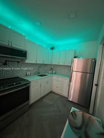 For Sale: $227,000 (1 beds, 1 baths, 709 Square Feet)