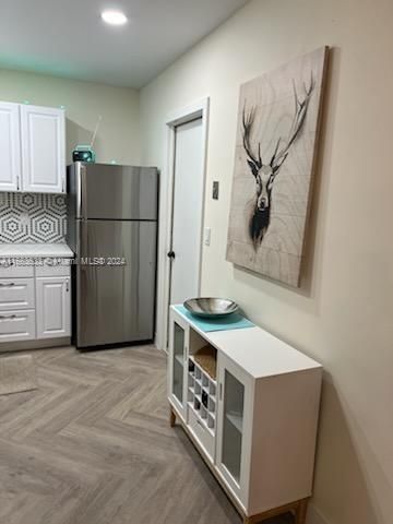 For Sale: $227,000 (1 beds, 1 baths, 709 Square Feet)