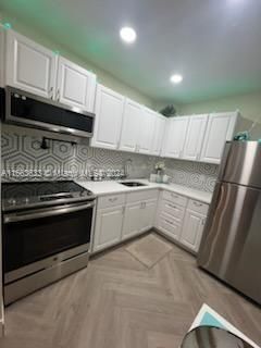 For Sale: $227,000 (1 beds, 1 baths, 709 Square Feet)