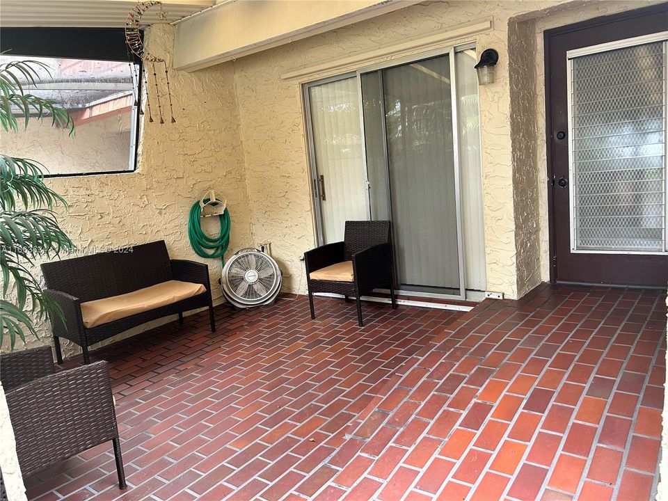 For Sale: $245,000 (2 beds, 2 baths, 1100 Square Feet)