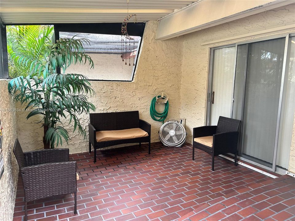 For Sale: $245,000 (2 beds, 2 baths, 1100 Square Feet)