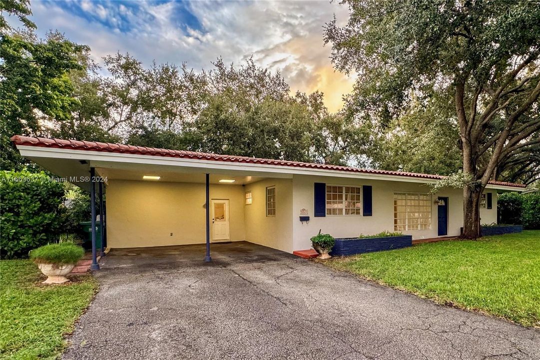 For Sale: $1,095,000 (3 beds, 2 baths, 1710 Square Feet)