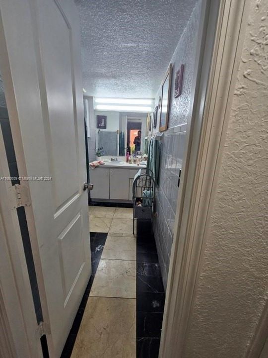 For Sale: $194,900 (1 beds, 1 baths, 780 Square Feet)