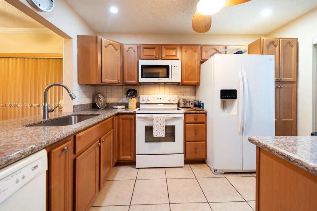 For Rent: $2,595 (2 beds, 2 baths, 1100 Square Feet)