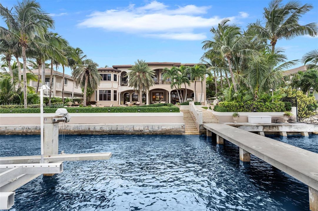 For Sale: $13,450,000 (6 beds, 8 baths, 9830 Square Feet)