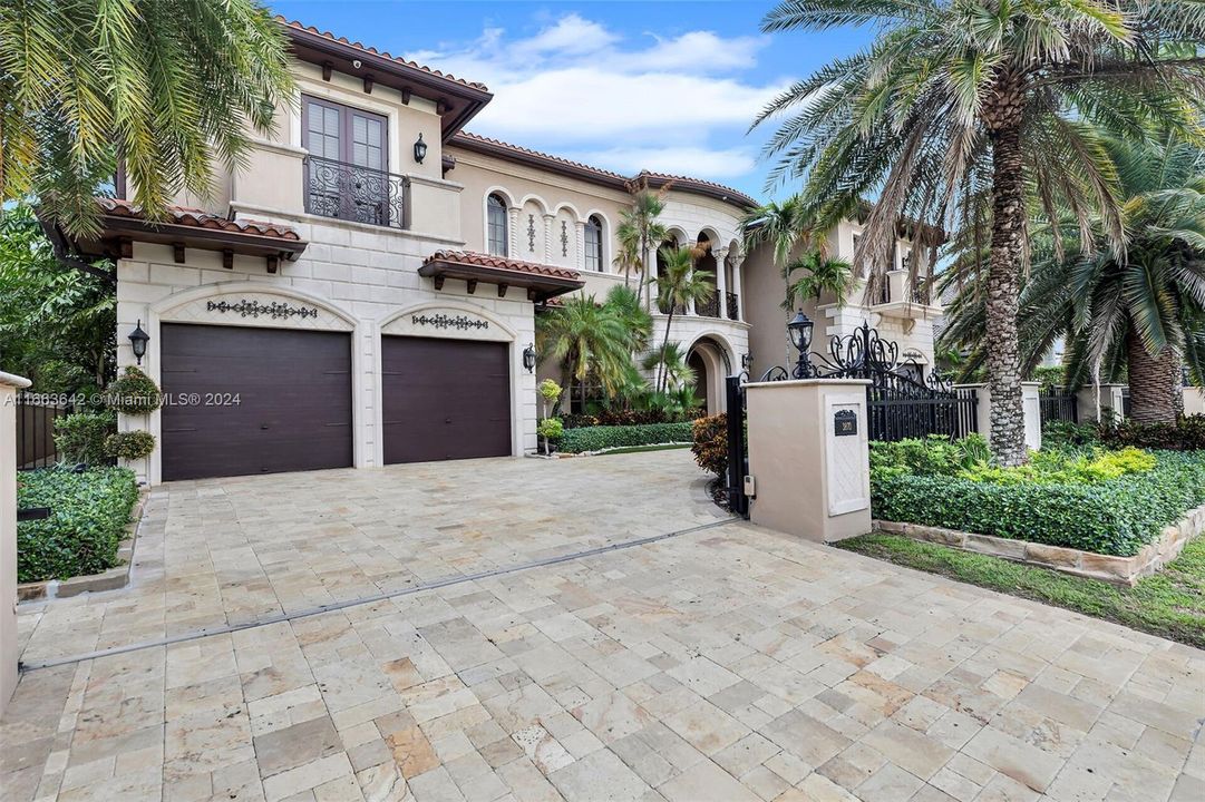 For Sale: $13,450,000 (6 beds, 8 baths, 9830 Square Feet)