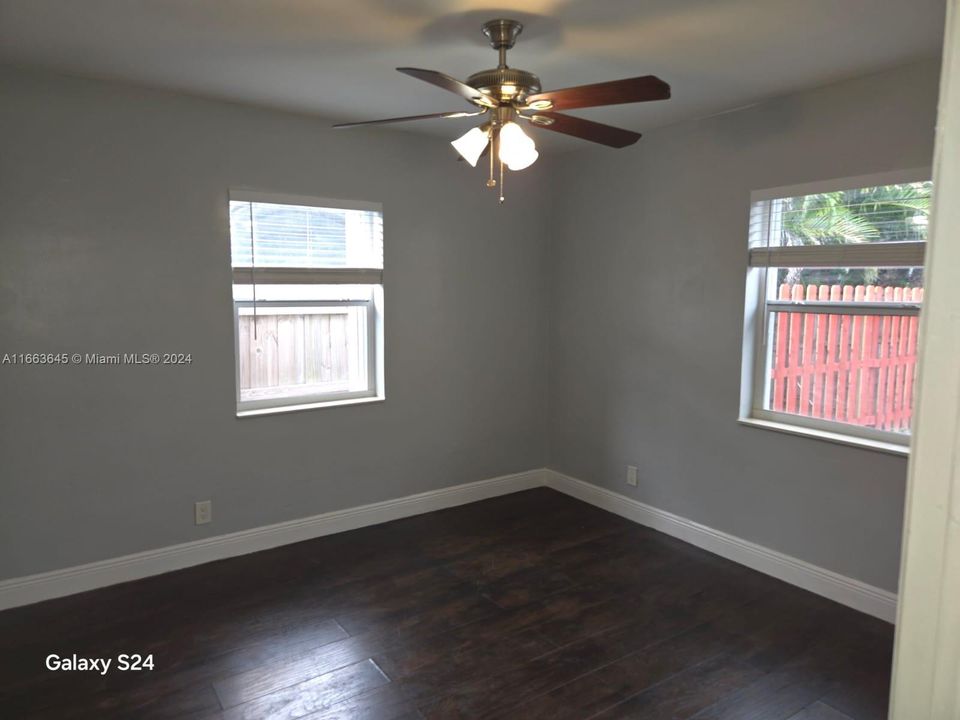 For Rent: $2,500 (2 beds, 1 baths, 1043 Square Feet)