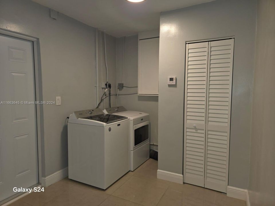 For Rent: $2,500 (2 beds, 1 baths, 1043 Square Feet)