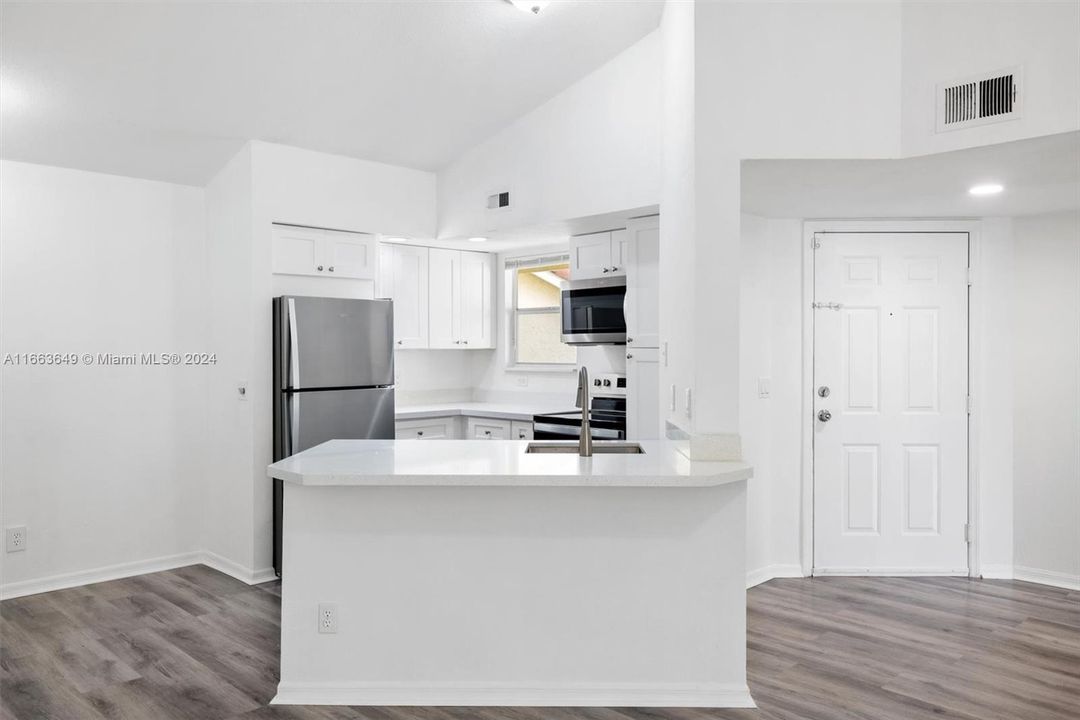 For Sale: $310,000 (2 beds, 2 baths, 1105 Square Feet)