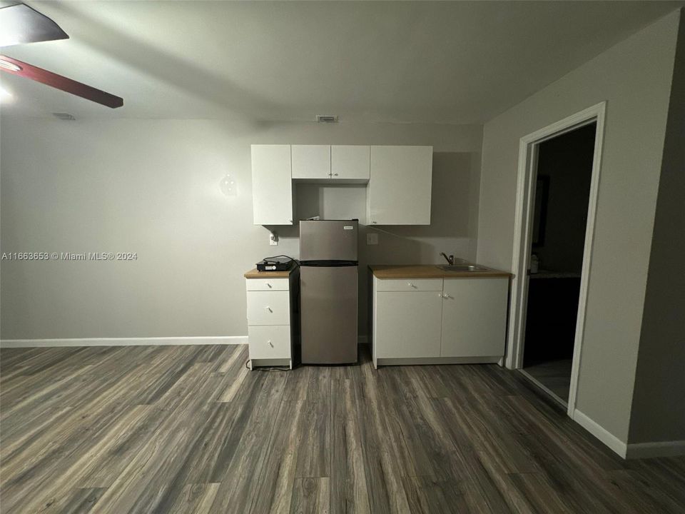 For Rent: $1,450 (1 beds, 1 baths, 1383 Square Feet)