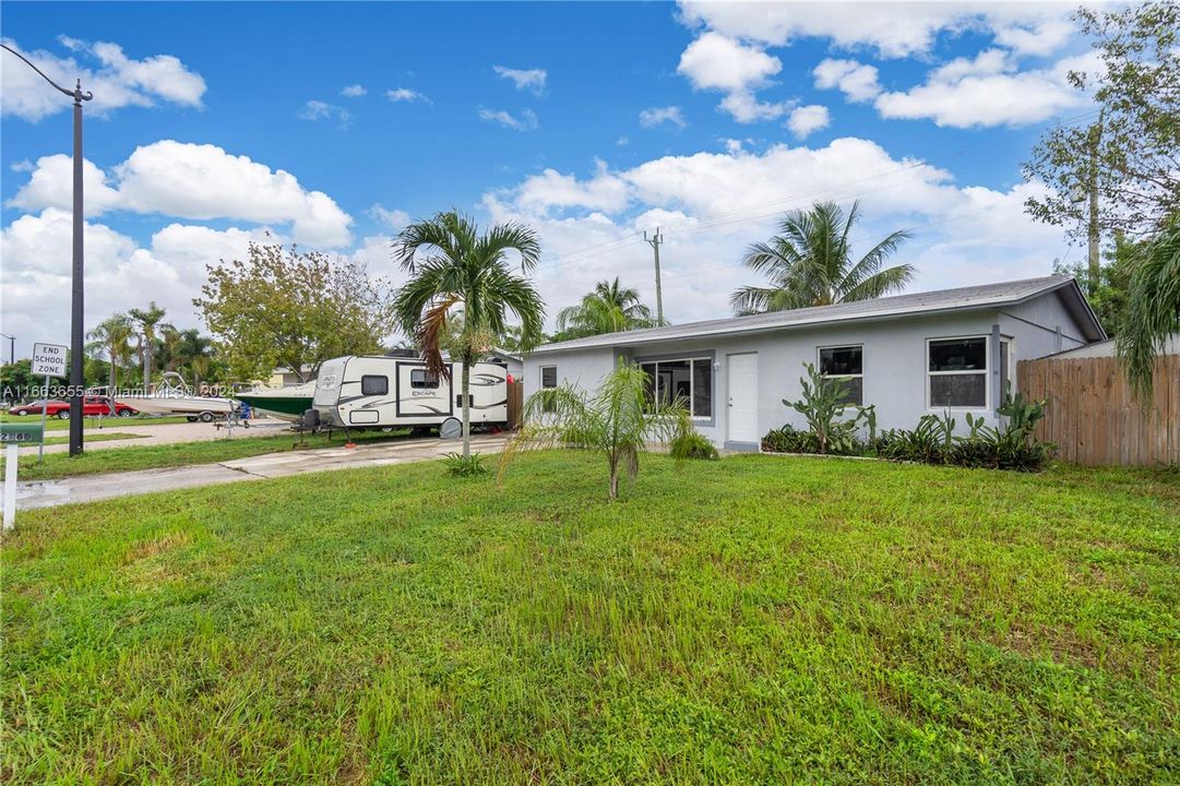 For Sale: $485,000 (3 beds, 2 baths, 1159 Square Feet)