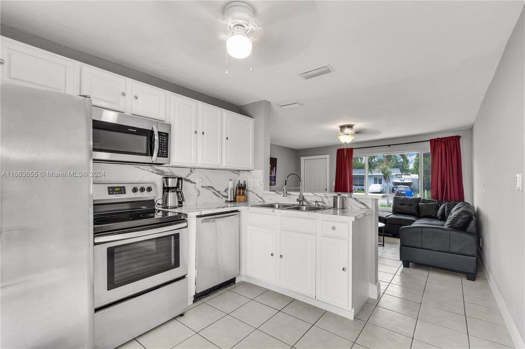 For Sale: $485,000 (3 beds, 2 baths, 1159 Square Feet)