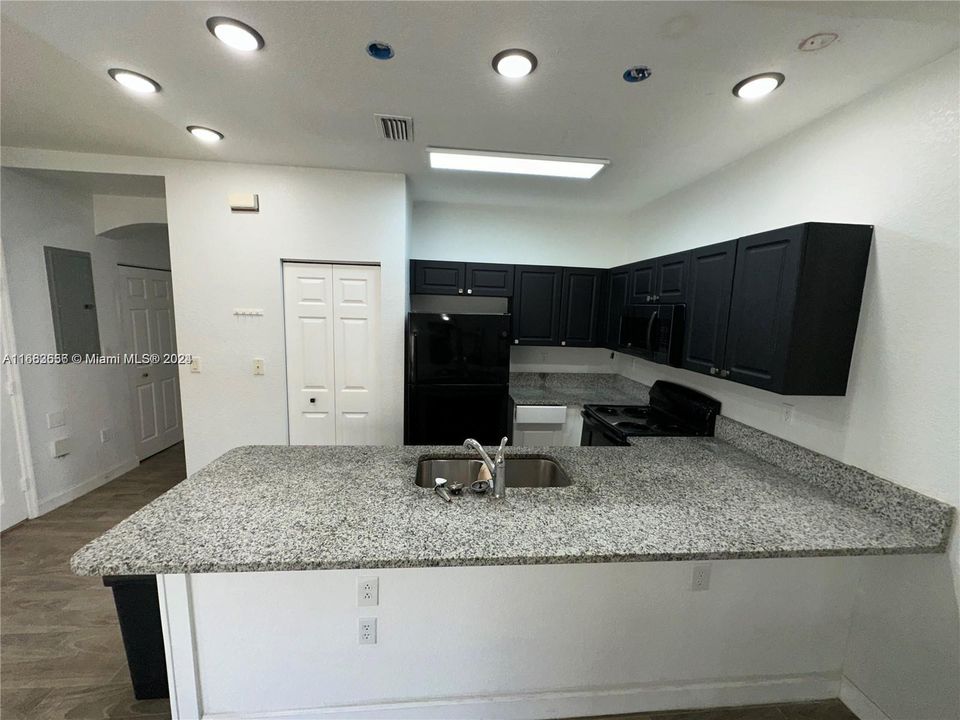 For Rent: $2,900 (3 beds, 2 baths, 1505 Square Feet)