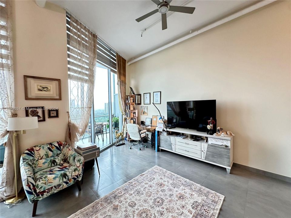 For Sale: $520,000 (1 beds, 2 baths, 816 Square Feet)