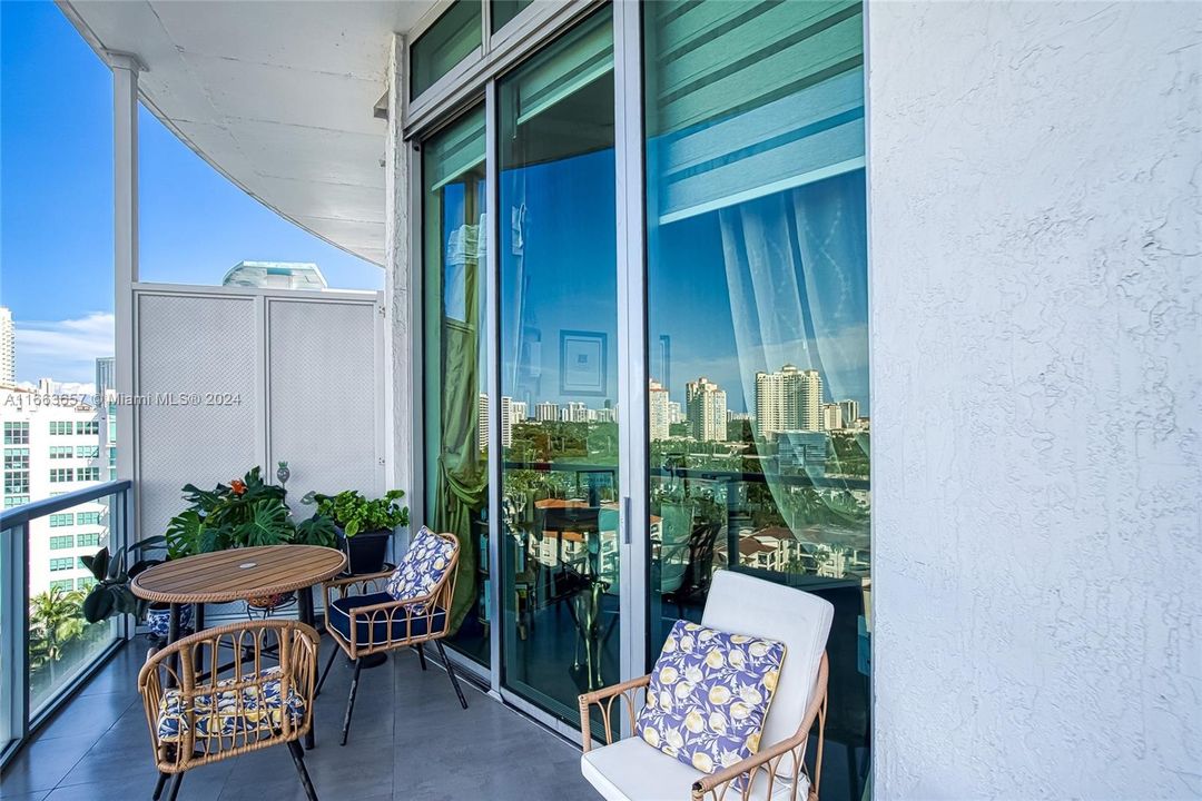 For Sale: $478,900 (1 beds, 2 baths, 816 Square Feet)