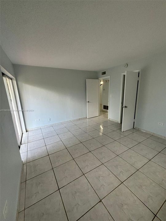 For Rent: $2,375 (2 beds, 2 baths, 1000 Square Feet)