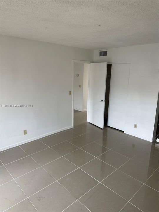 For Rent: $1,475 (1 beds, 1 baths, 920 Square Feet)