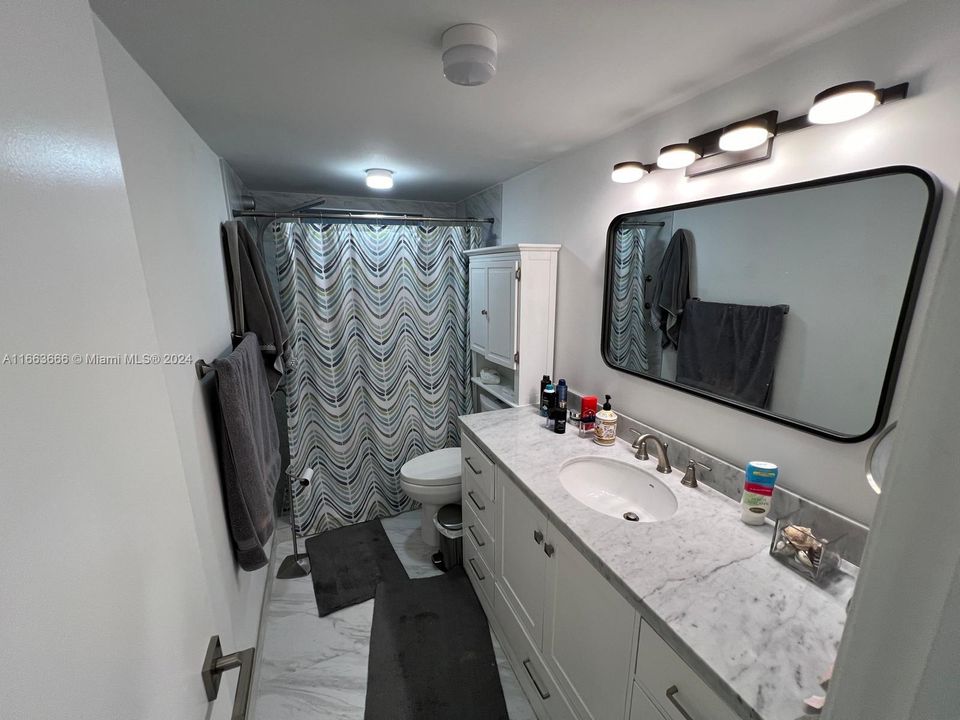 For Sale: $165,000 (1 beds, 1 baths, 862 Square Feet)