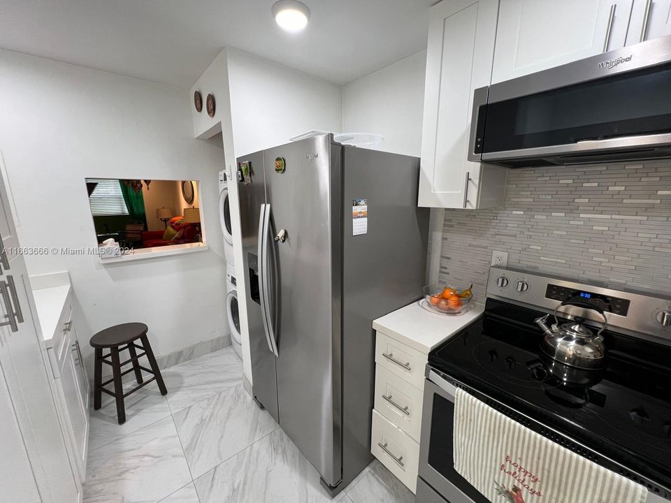 For Sale: $165,000 (1 beds, 1 baths, 862 Square Feet)