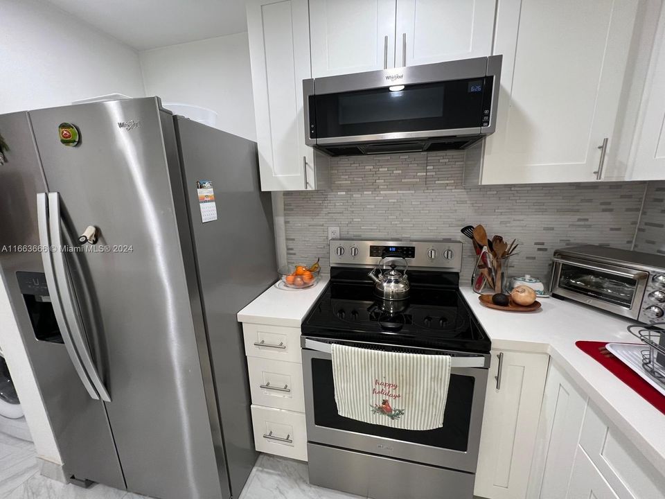 For Sale: $165,000 (1 beds, 1 baths, 862 Square Feet)