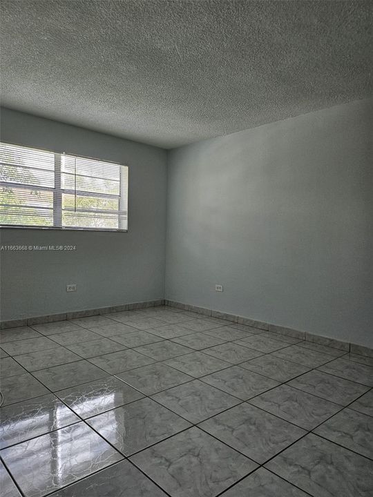 For Rent: $2,100 (1 beds, 1 baths, 650 Square Feet)