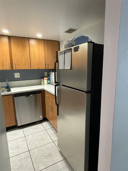 For Rent: $2,375 (2 beds, 2 baths, 1000 Square Feet)