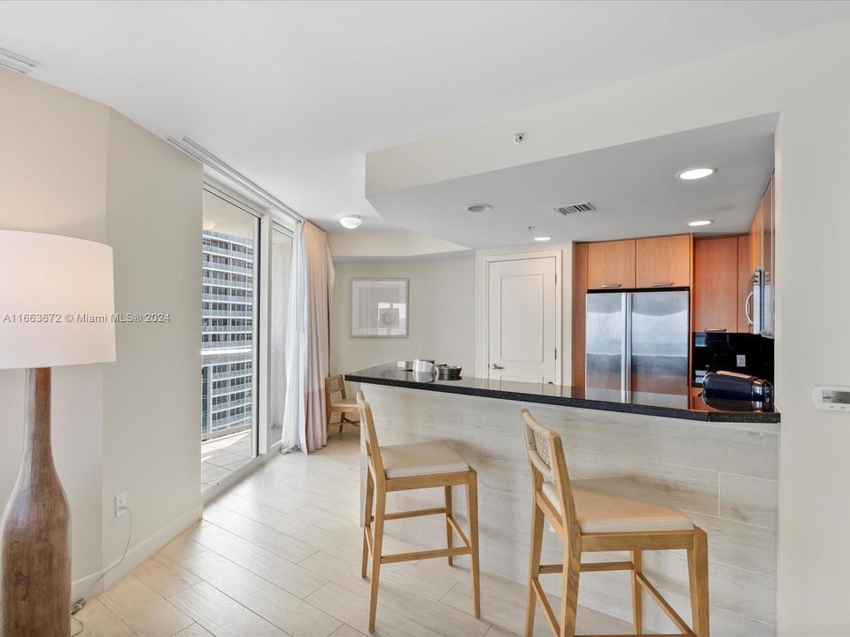 For Sale: $658,000 (1 beds, 2 baths, 1028 Square Feet)