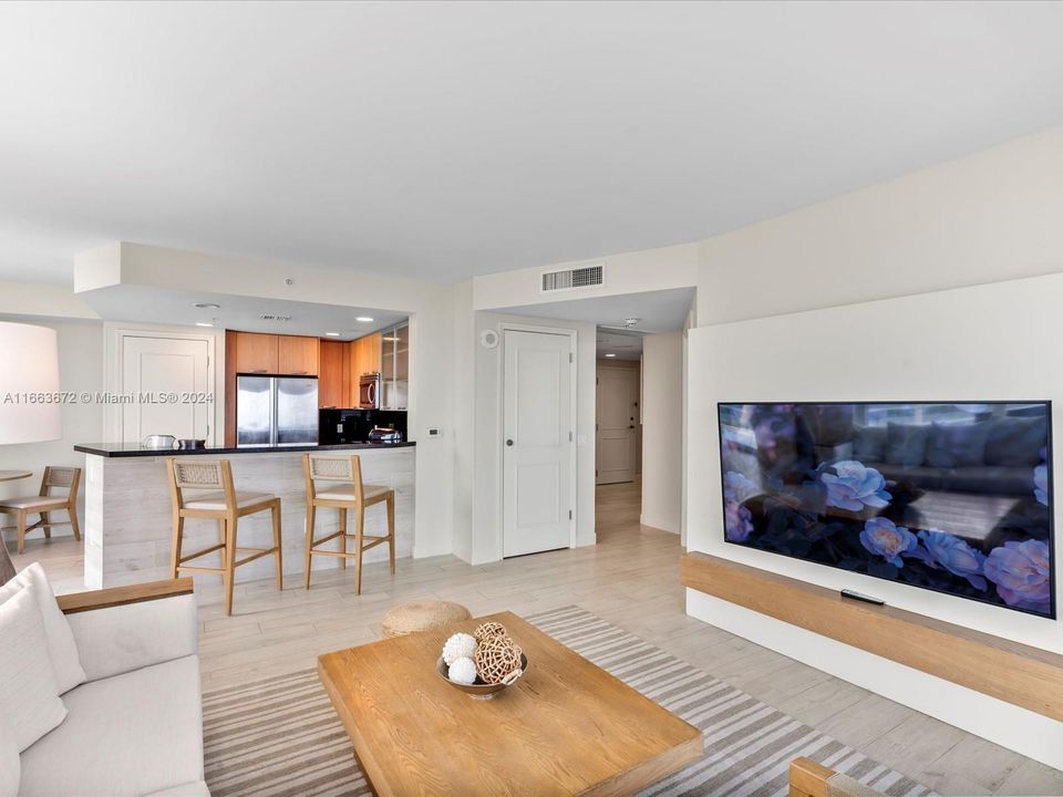 For Sale: $658,000 (1 beds, 2 baths, 1028 Square Feet)