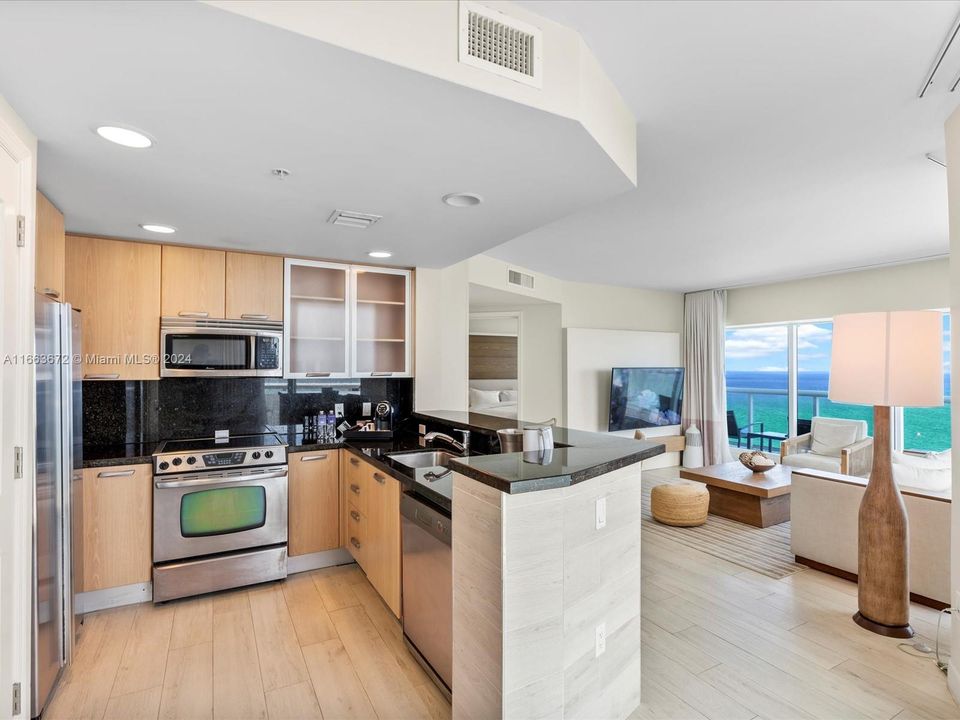 For Sale: $658,000 (1 beds, 2 baths, 1028 Square Feet)