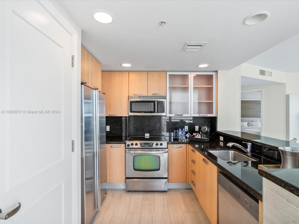 For Sale: $658,000 (1 beds, 2 baths, 1028 Square Feet)