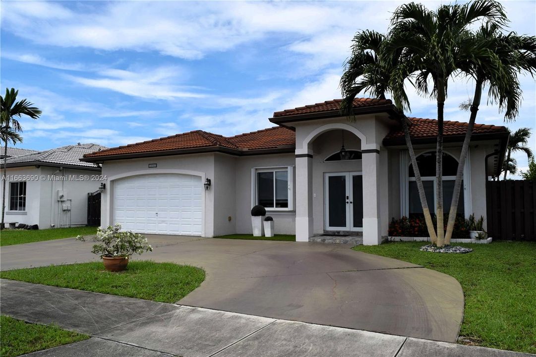 For Sale: $730,000 (3 beds, 2 baths, 1539 Square Feet)