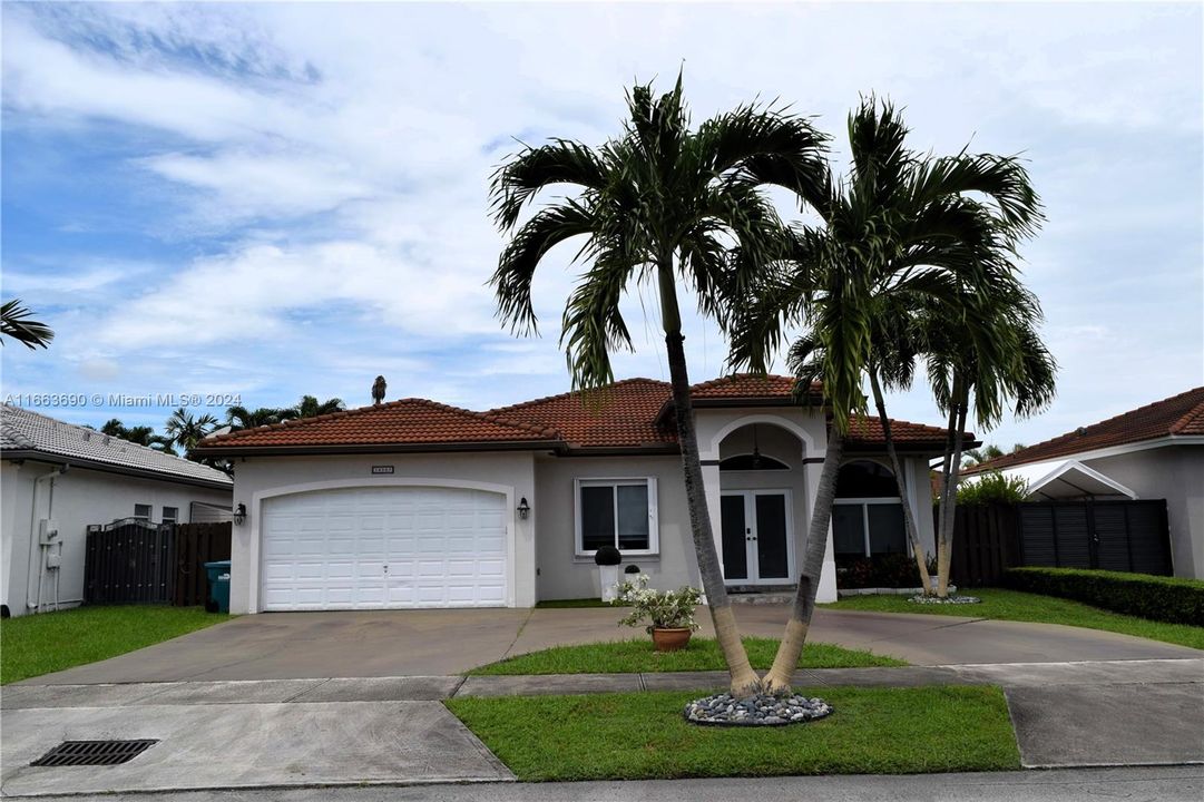 For Sale: $730,000 (3 beds, 2 baths, 1539 Square Feet)