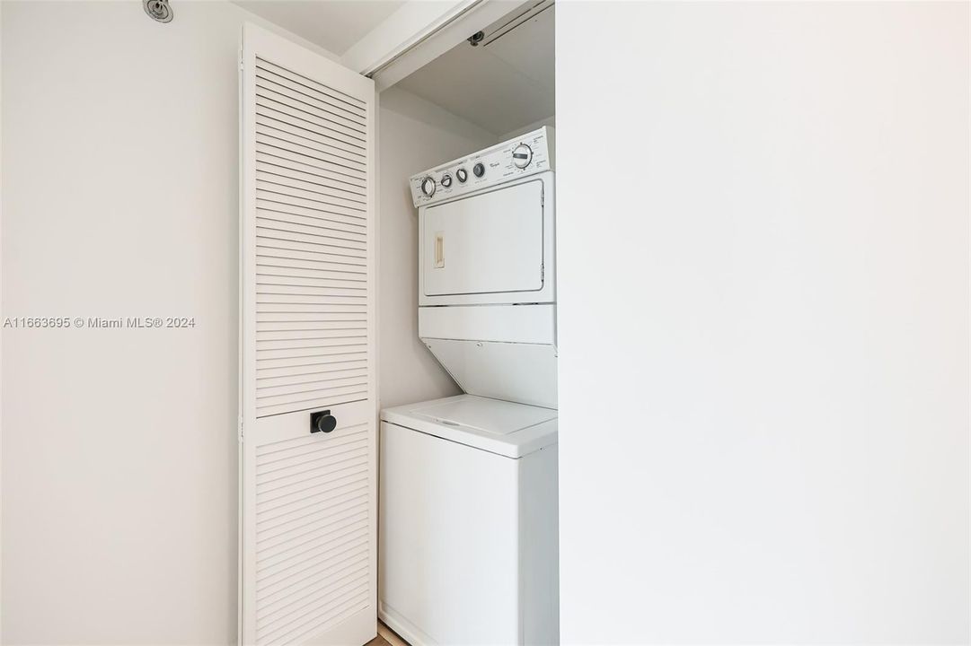 For Rent: $3,500 (2 beds, 2 baths, 1271 Square Feet)