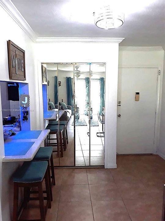 En Venta: $250,000 (2 camas, 1 baños, 880 Pies cuadrados)