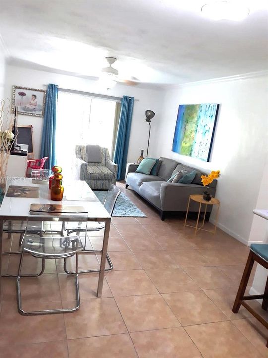 En Venta: $250,000 (2 camas, 1 baños, 880 Pies cuadrados)