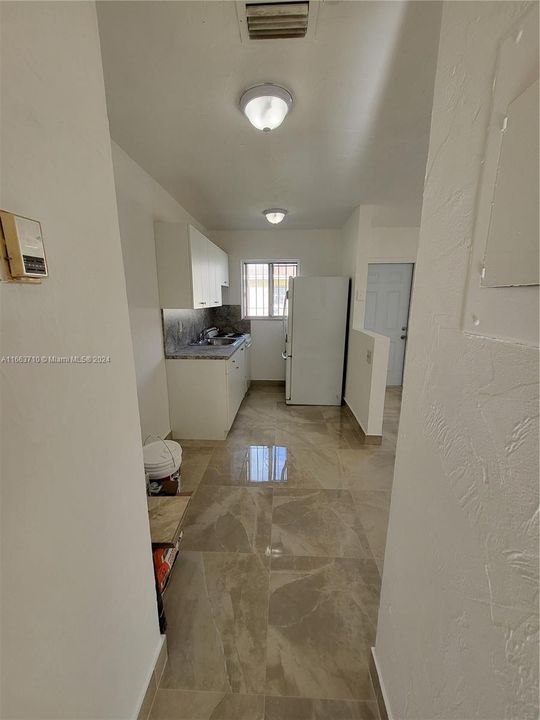 Active With Contract: $1,900 (1 beds, 1 baths, 590 Square Feet)