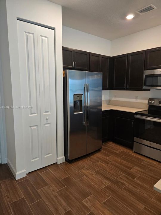 For Rent: $3,300 (4 beds, 2 baths, 1743 Square Feet)