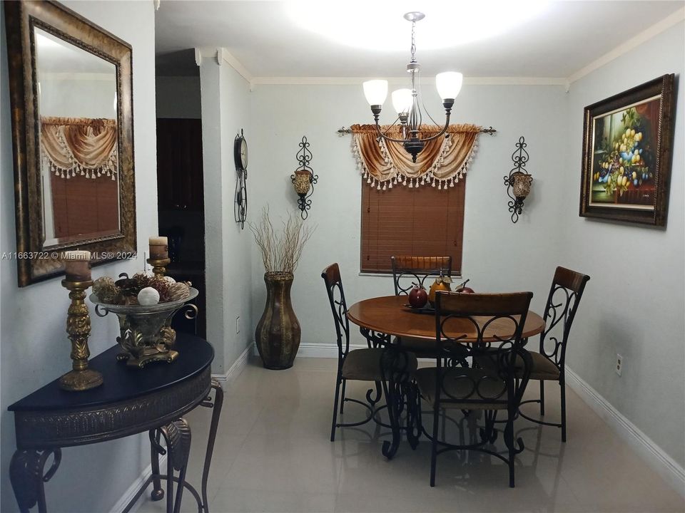 En Venta: $499,900 (4 camas, 2 baños, 1242 Pies cuadrados)