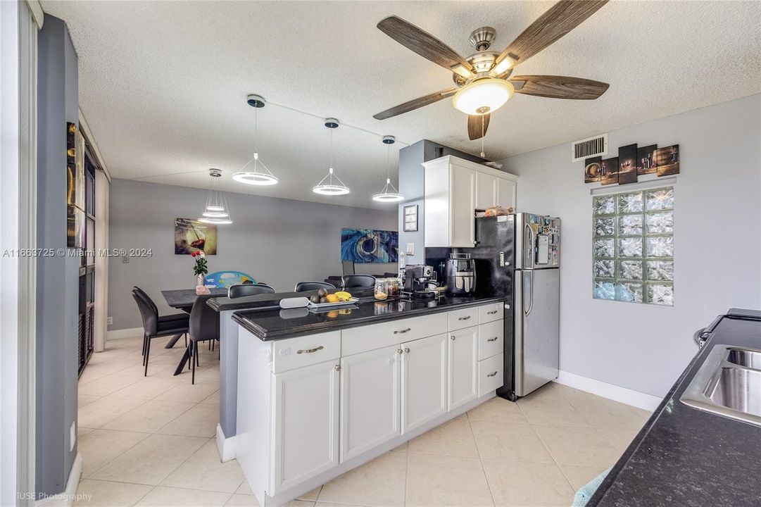 For Sale: $380,000 (2 beds, 2 baths, 1075 Square Feet)